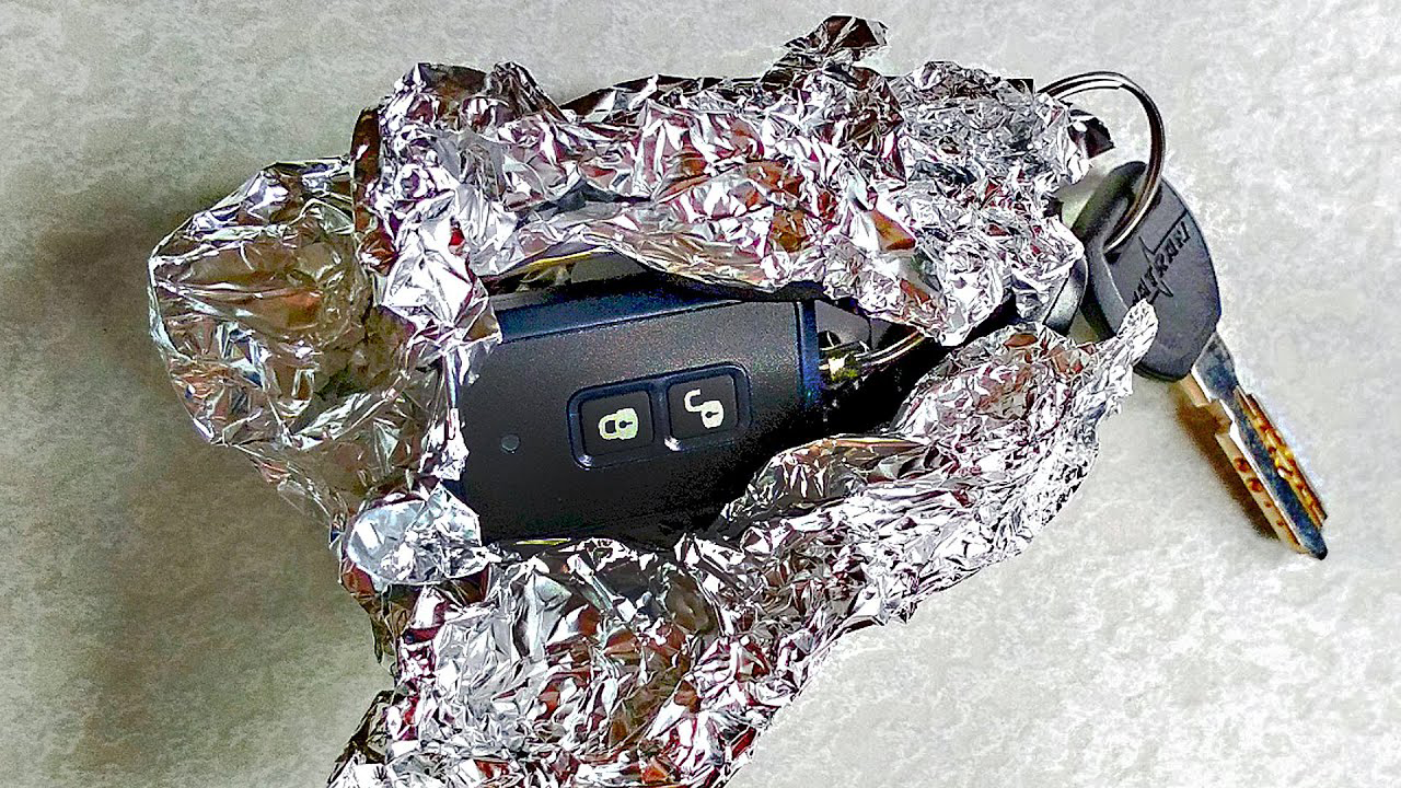 Lifehack: Wrap Your Car Keys in Foil to Stop Thieves