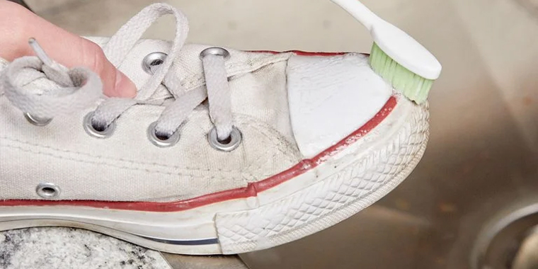 Lifehack: Bring Your Old Sneakers Back to Life with Toothpaste